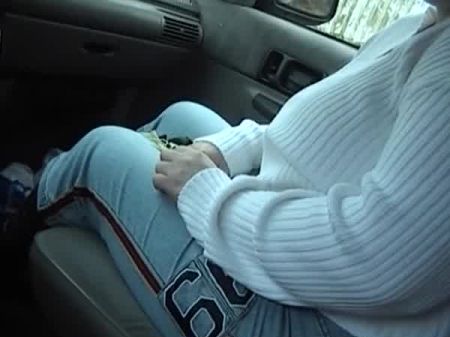 Una puta alemana gordita obtiene su espeso cuerpo rociado en POV 