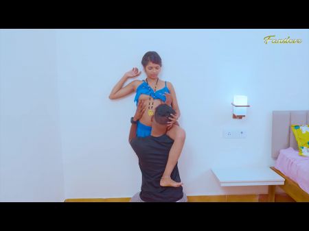 Desi indiano slim bhabhi fodido com força por seu devar na sala privada 
