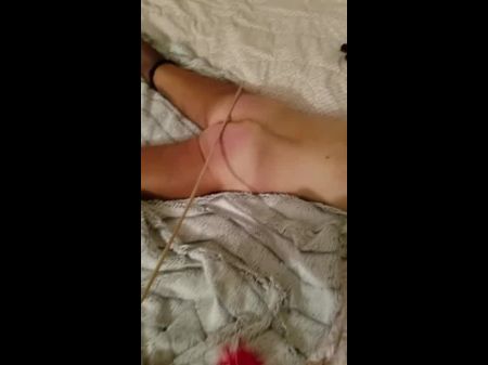 A avó muito magra quer que suas pernas candem vivas 