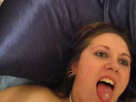 Pov sacudiéndose en la cara corrida a la vista 