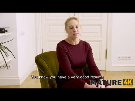 ناضجة 4K. تأتي مقابلة رائعة عندما يريد المدير ضجيجًا ساخنًا 