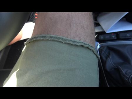 Die perverse deutsche Touristin nimmt ein muslimisches arabisches Mädchen auf 