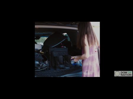 Petite bdsm nena paseos y náuseas en la polla, come trasero, bebe orina 