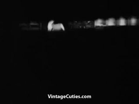 Go Go Girl hará que Dicks Blow of Cum (Vintage de la década de 1960) 
