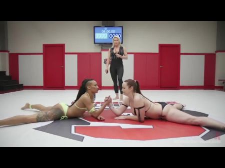 Follado con el dedo al orgasmo 