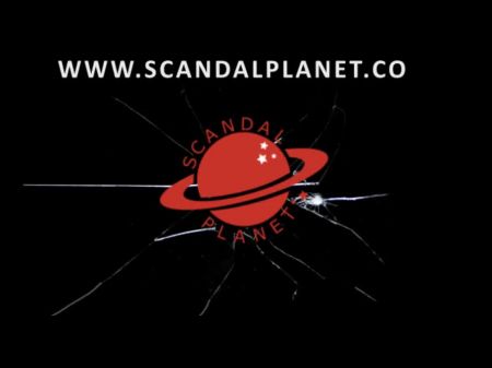 Megan Fox topless in Jennifers Körper auf scandalplanet.com 