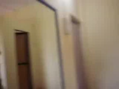 Desi Muslimische Frau Streift Sich, Um Gefickt Zu Werden 