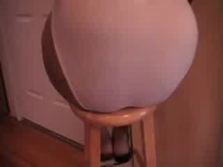 Middle-aged Dark-hued Plumper Farting Loud In Granny Panties