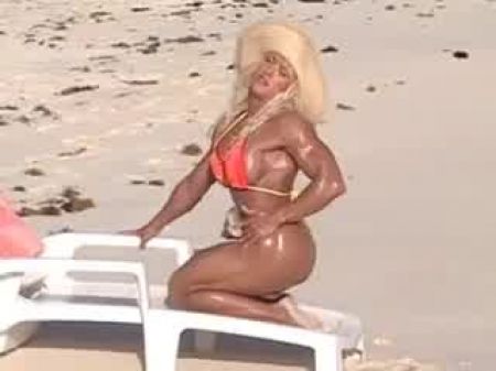 Peggy En La Playa.mp4 