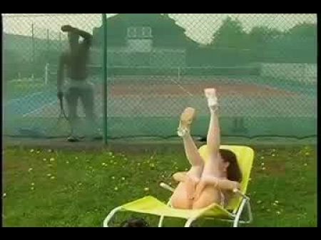 Justin spielt Tennis und bekommt einen Strapon 