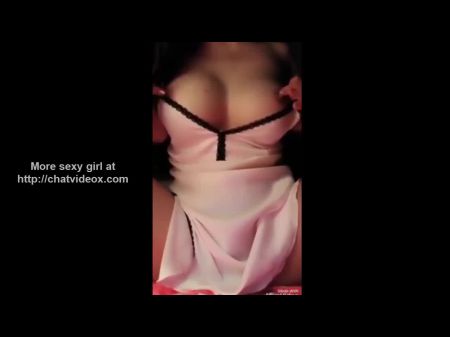 Chica sexy masturbándose tan linda 