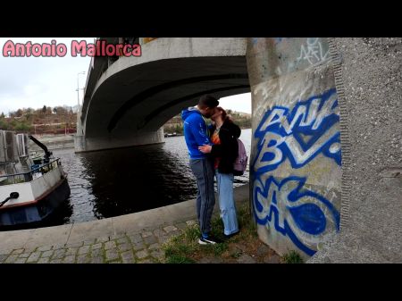 Unterwürfiger Russischer Teenager Wird Von Der Straße Abgeholt 