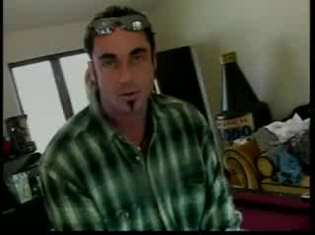 Milf rubio cachondo con enormes tetas hace que su coño se lamida al aire libre y luego se folla 