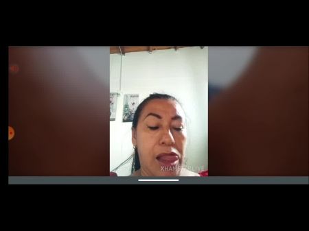 اللاتينية الناضجة رايلي تظهر كس وحمار ضخمة 