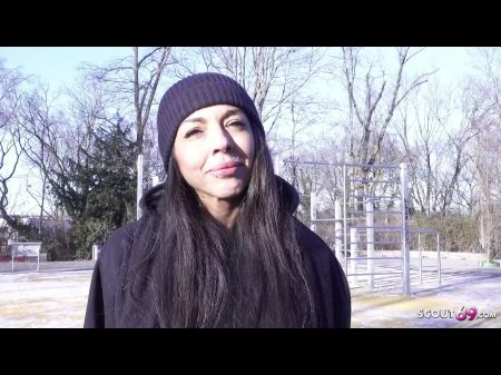 Schweizer Tattoo Model Fiina wird beim ersten Pornos Casting gefickt 