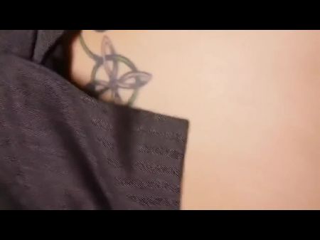 Слух работника трахается в комнате для хранения 