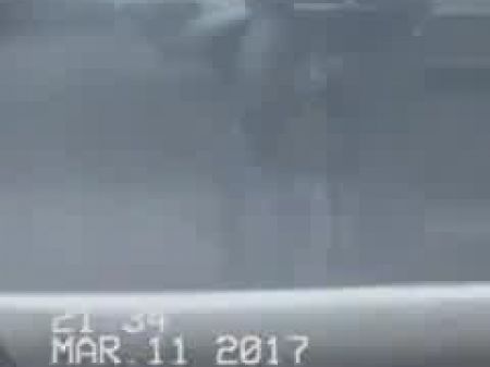 Mujer blanca grabada chupando a la BBC en coche por marido 