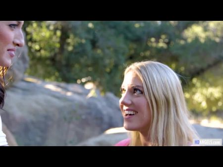 Big Ass Babes Hitchichiking ولكن لا تحصل على ركوب 