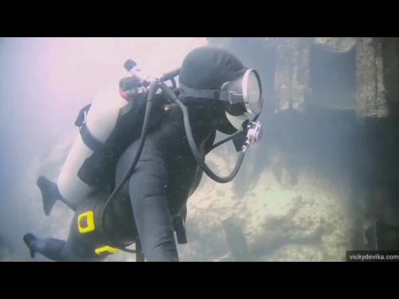 Vicky Devika Compilación de fetiche de buceo submarino 