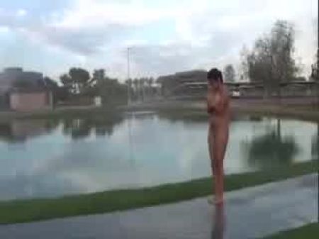 مذهلة كبيرة الثدي الطبيعية فاتنة معرض في الهواء الطلق 