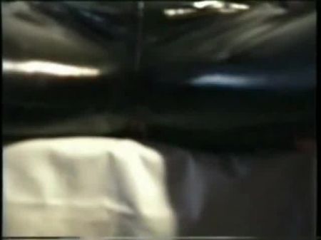 يحصل Hooker Traudl على اللعنة القاسية في سروالها المنشعب 
