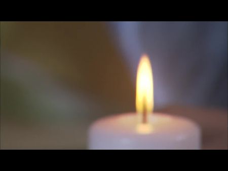 Джулиан укроет жесткий пенис в экстремальном сексе на диване 