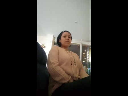 Sosteniendo El Gemido Durante La Masturbación De Nochebuena 