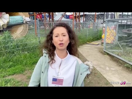 Analsex für den süßen Teenager Julia Bach bei Pickup Casting 