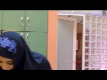 pakishtani girl ko chodte huye dekh liya step mom ne 