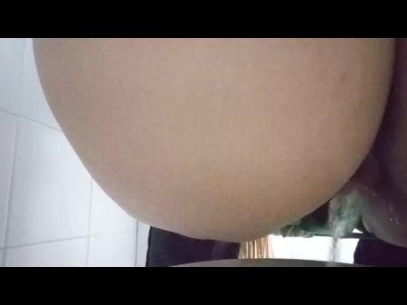 Puse una cámara para grabar a mi jefe en el baño meando 