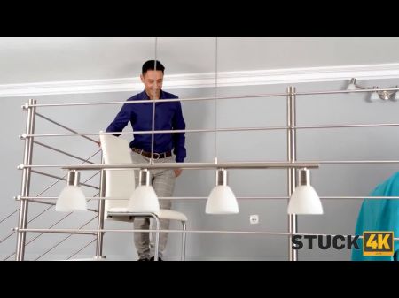 Stuck4k. Проблема Hot Beauty заставляет ее уйти с ее изломом 