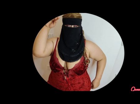 Eine ägyptische Tänzerin hat Sex mit einer Golffrau in ihrer Wohnung 