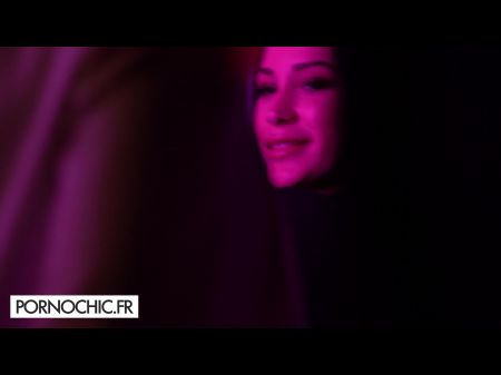 这对夫妇邀请一个女人分享床