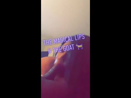 饥饿的乌木BBW吮吸它一路