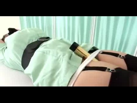 Dama británica en esclavitud y jugueteada 