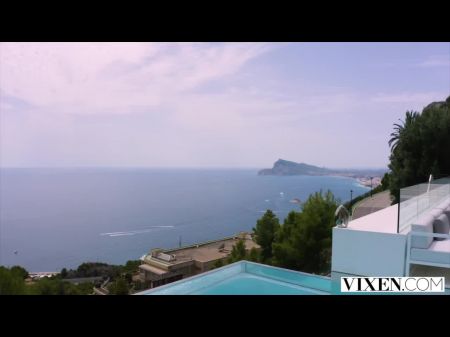 Modelo Magnífico Sabe Lo Que Quiere Y Toma Control 