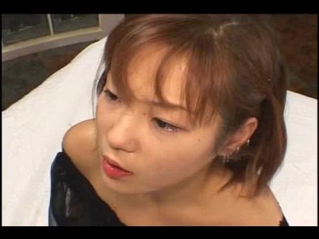 Jap Slut Drinks me orina, se abofetea sin derramar una gota 