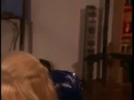 كبيرة الثدي تخصصات لها فتاة العبد قرنية 