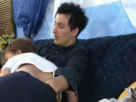 Kurzes Mädchen, Kurze Haare, Großer Hintern 