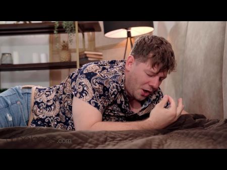 Heiße Latina Ariana van x neckt und gefällt Hardcore Fuck und Oral Sex in sexy Dessous 