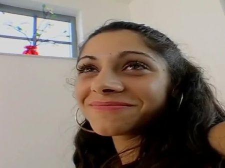 Missy Blue ist eine zierliche Hure, die ihre Muschi sie schwer gefickt hat, während wir sie hatten 