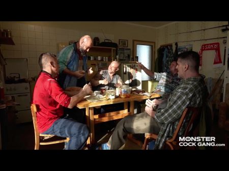 Monster Cock Gang E01: الزوج يشارك زوجته 