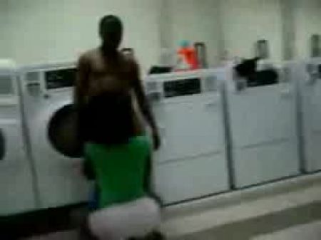 Ebony Orgy 4 Black Girls se acostuma e abusado pelos Bros 