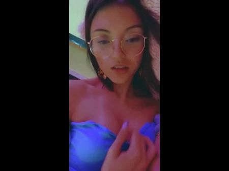 Linda Angela le encanta burlarse de ti con su dulzura 
