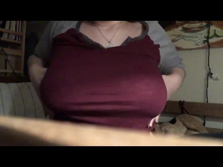 Jugando con mis tetas 