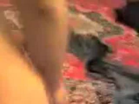 الفتاة الإيرانية تعطي اللسان ثم ركوب ديك ما 