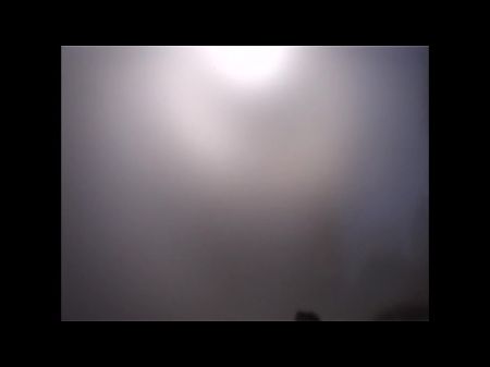 النساء على وشك أزمة الديك 