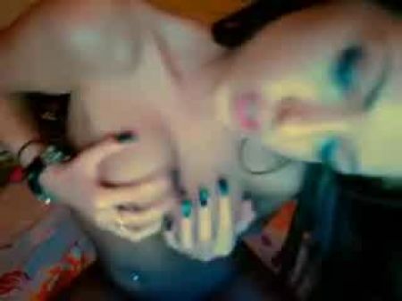 sexxy morena roce y dedos gato en la cámara 