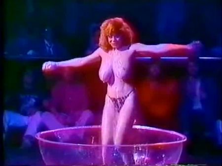 Kitten Natividad Striptease 