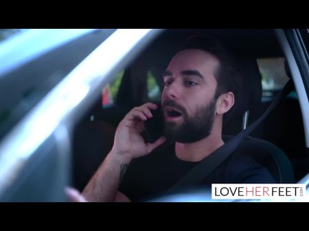 Un trío de fetiche de pie con novio de hijastros 